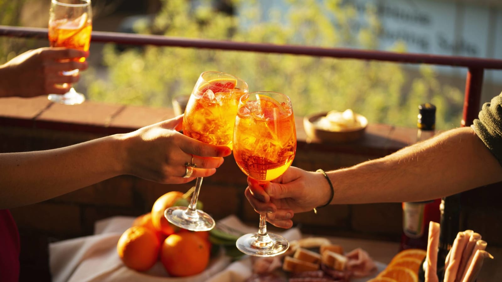 20 cocktails that are easy to make at home