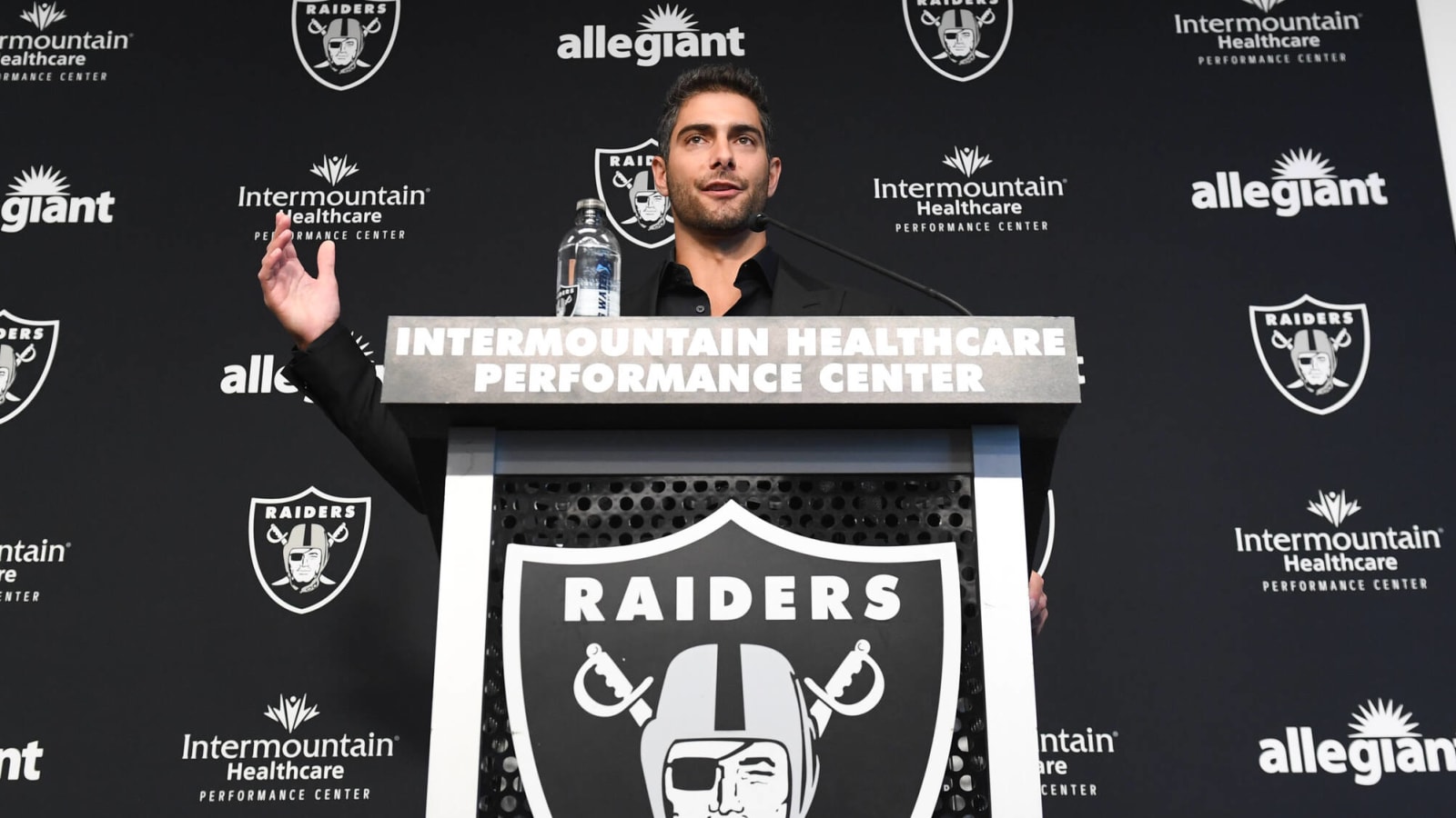 Insider remains uncertain about injury status of Raiders QB