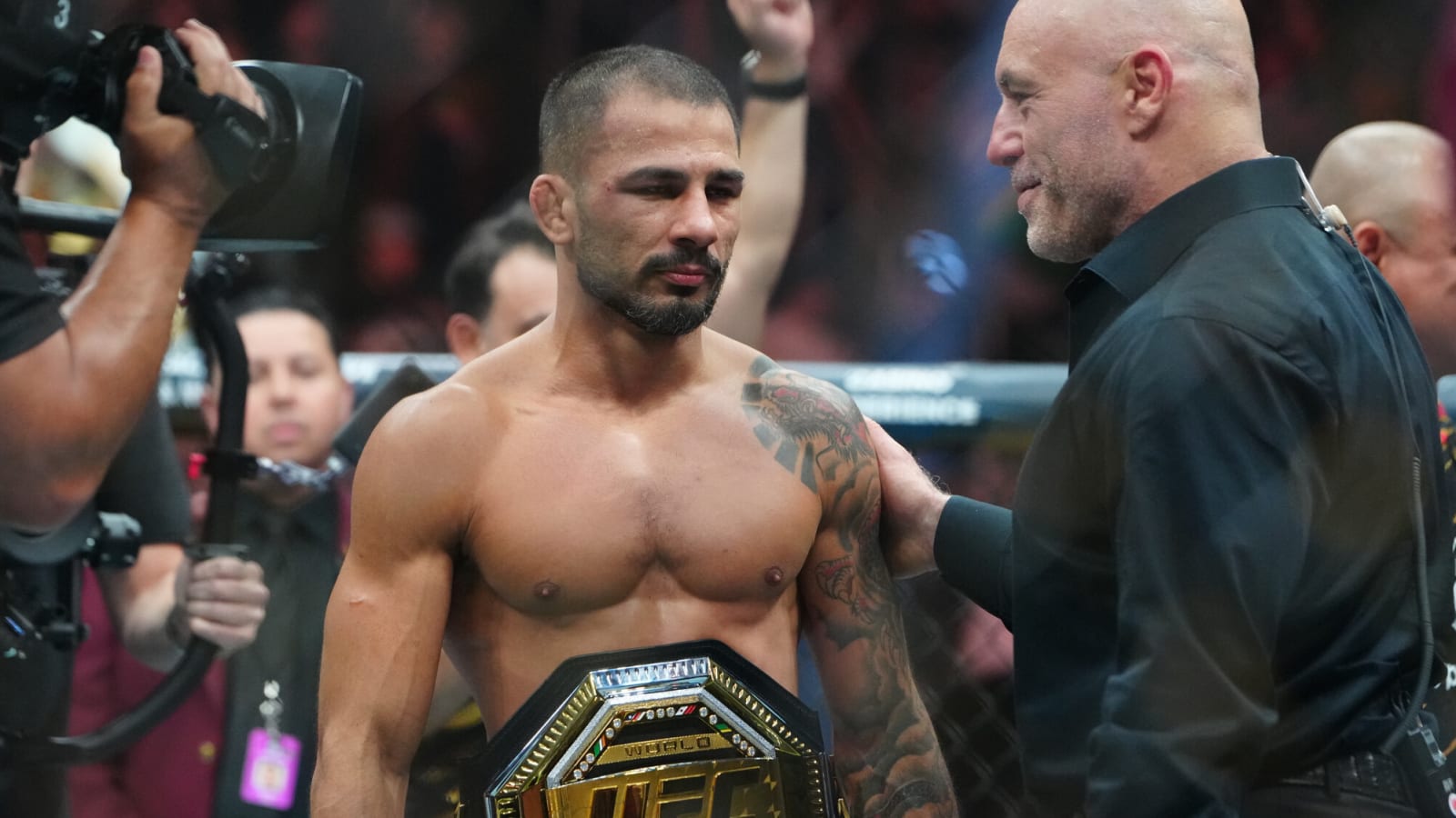 Alexandre Pantoja chokes out Kai Asakura in UFC 310 main event
