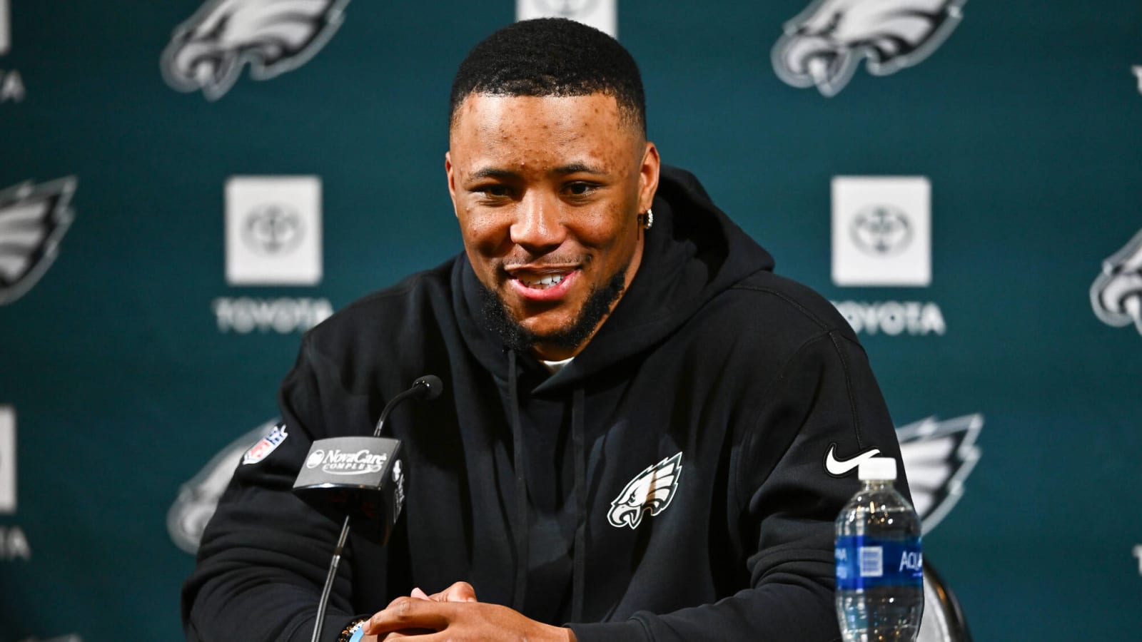 Eagles&#39; new RB Saquon Barkley shows off early morning grind in workout video