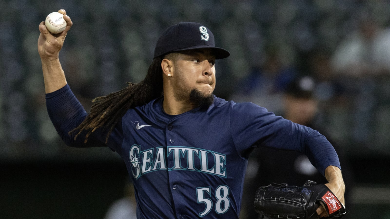 Mariners less likely to trade Luis Castillo