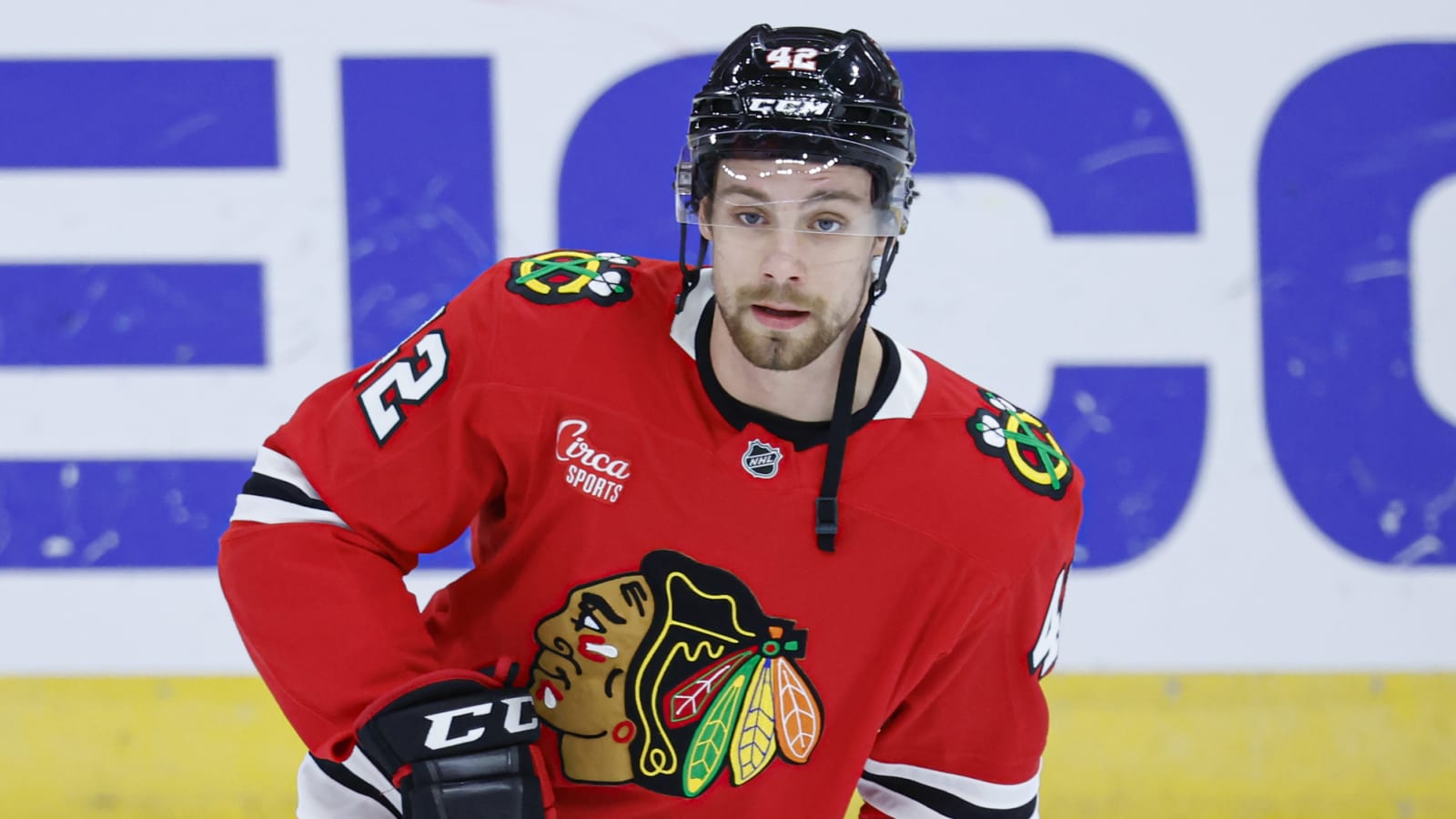Blackhawks players unhappy with ice conditions at Wrigley Field for 2025 Winter Classic