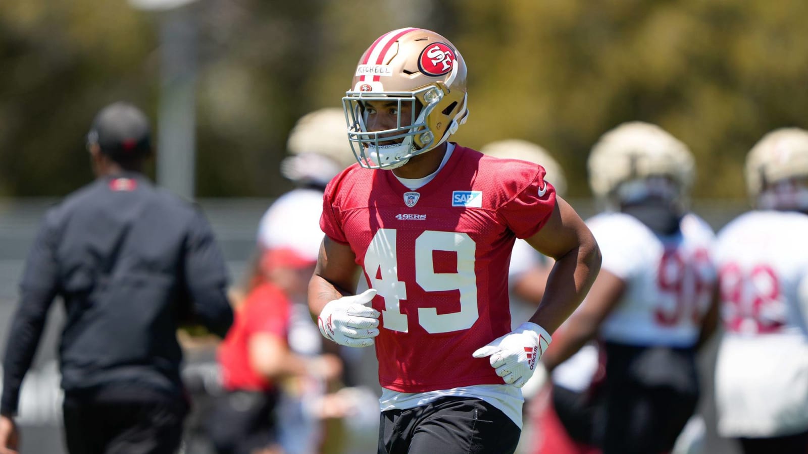 49ers RB Elijah Mitchell having procedure on broken finger Tuesday