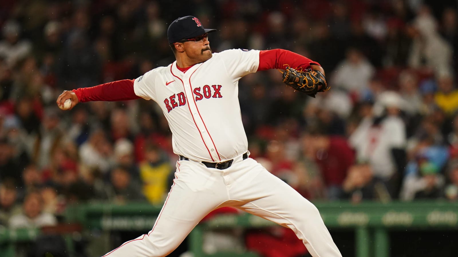 Red Sox place second baseman, reliever on IL