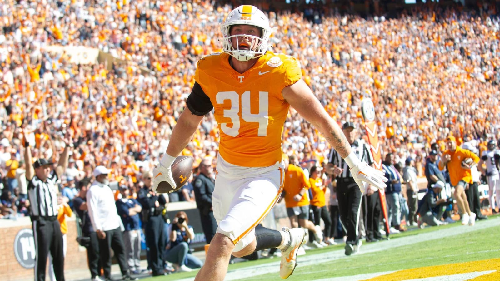 Tight end McCallan Castles reveals his favorite moment from his one season with the Tennessee Vols