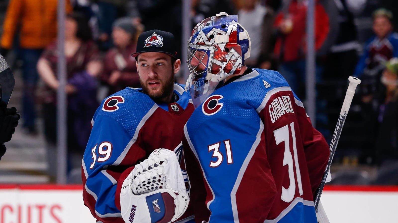 Sakic: Avalanche won't be making change in goal next season 