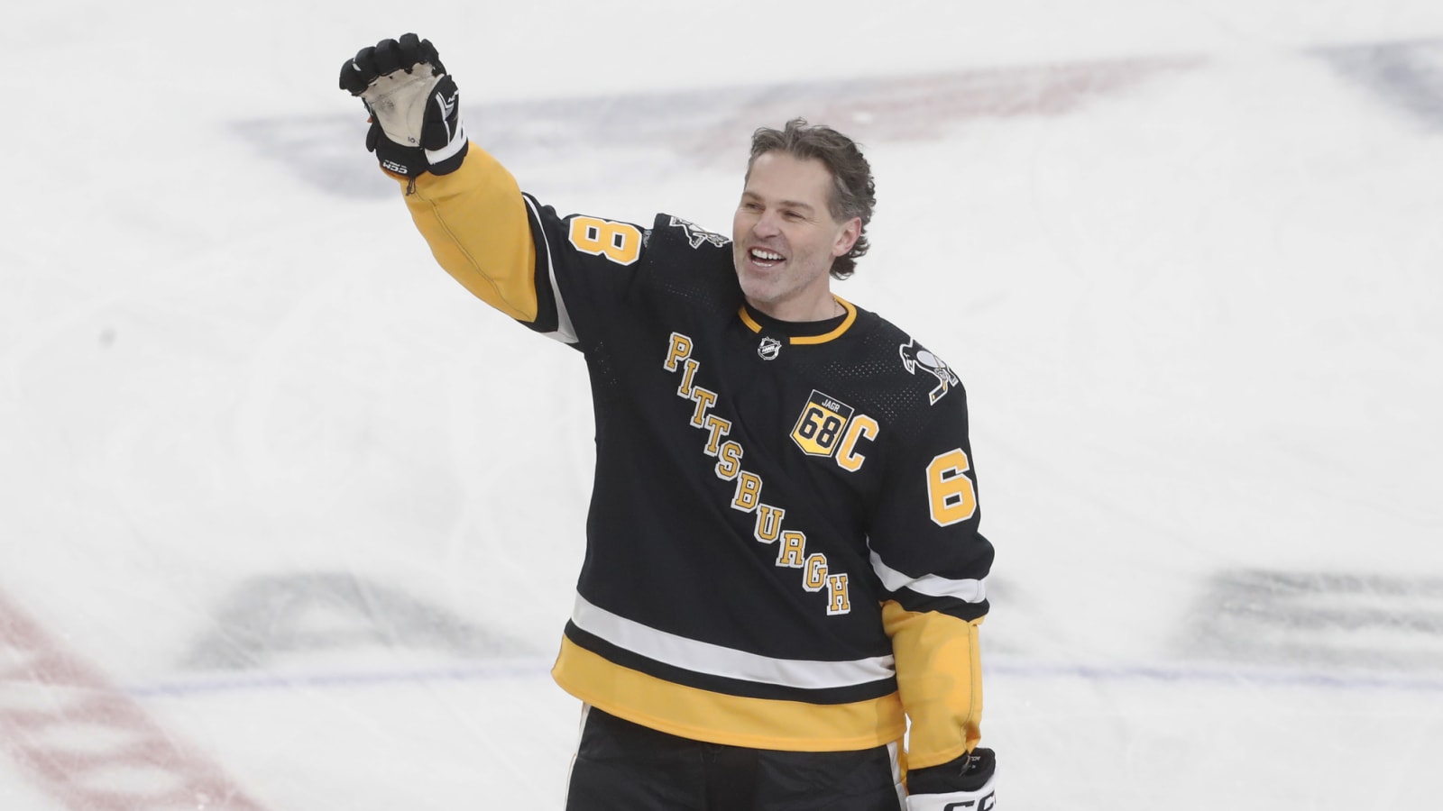 52-year-old Jaromir Jagr loses teeth, picks up assist in Czech league