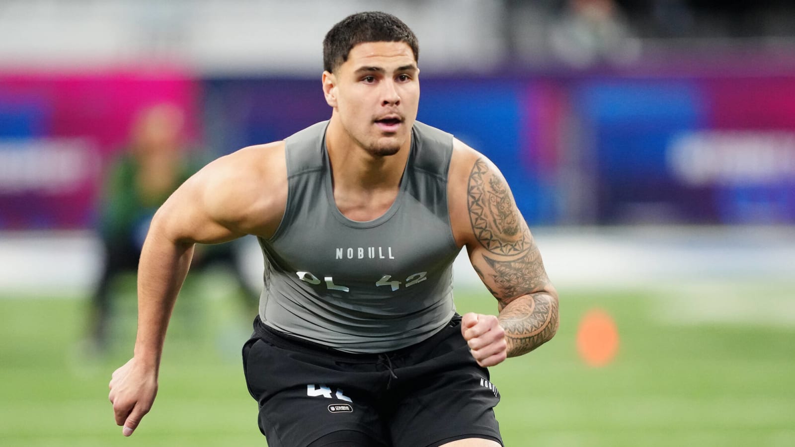 ESPN mock draft has Atlanta Falcons selecting Laiatu Latu