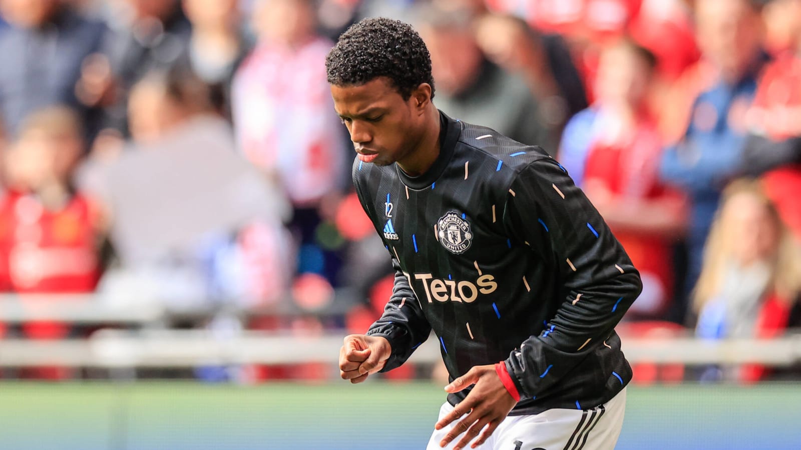 Manchester United left-back to miss entire season after initially pushing back surgery proposal