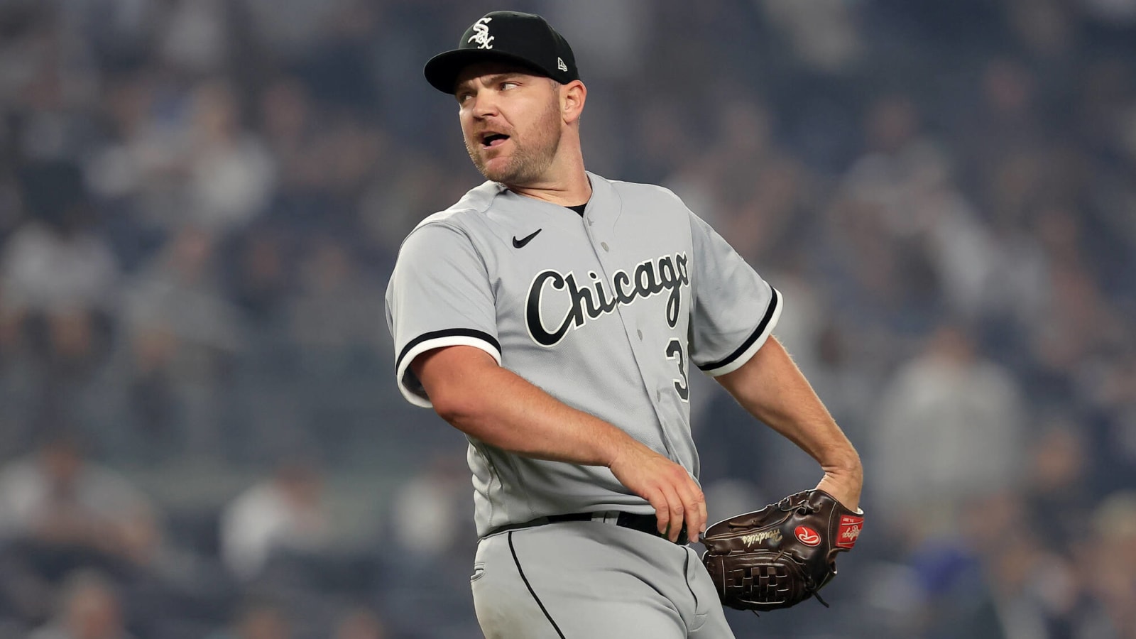 Liam Hendriks Wants to Stay with White Sox, Pitch in 2024