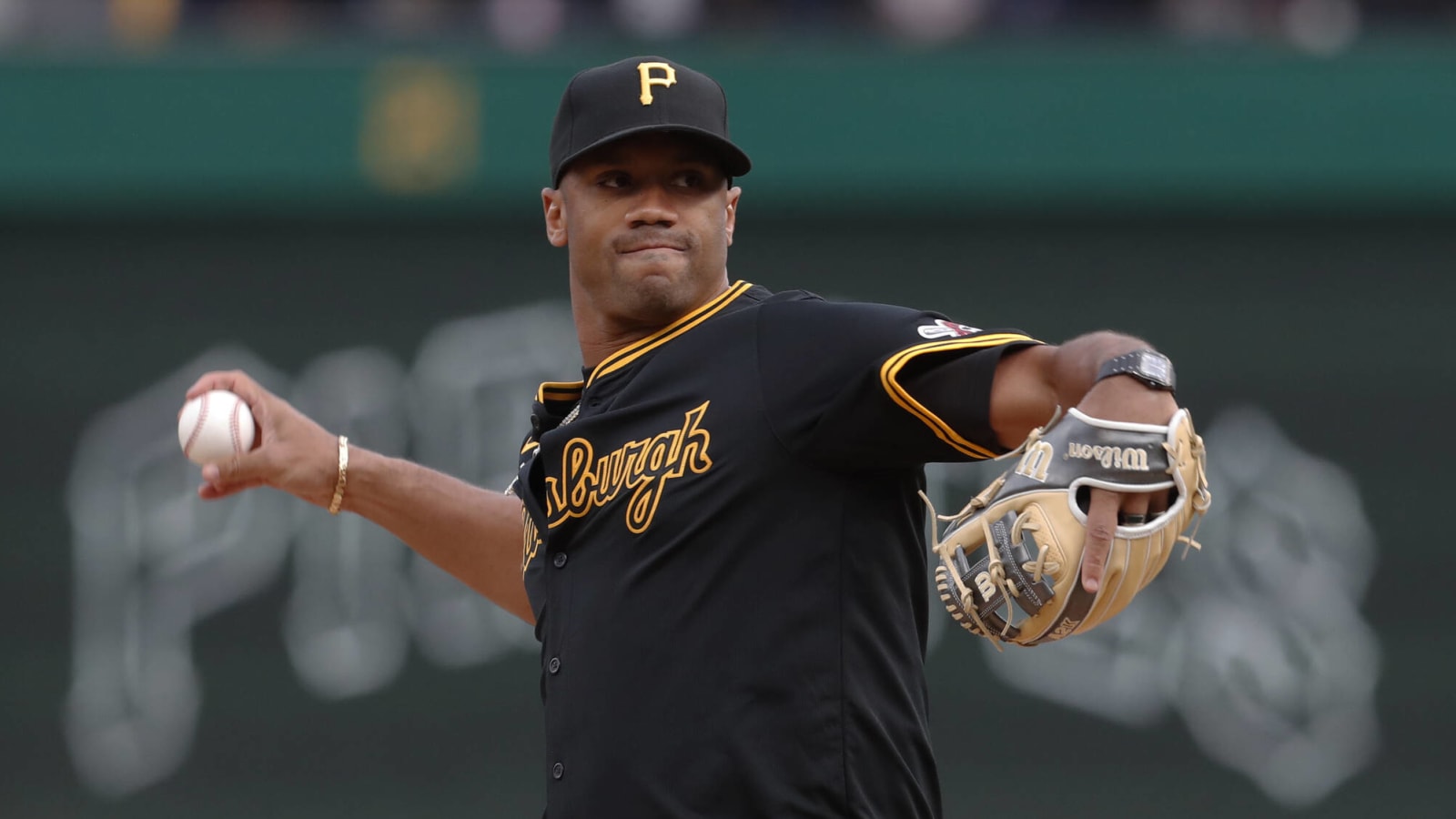  Former NFL Player And Current Denver Sports Radio Host Takes A Huge Shot At Russell Wilson For What He Did At The Pittsburgh Pirates Game