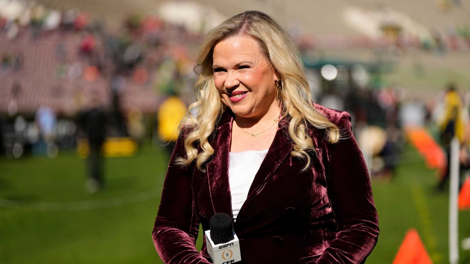 ESPN Reporter Holly Rowe Receiving Praise For Classy Gesture