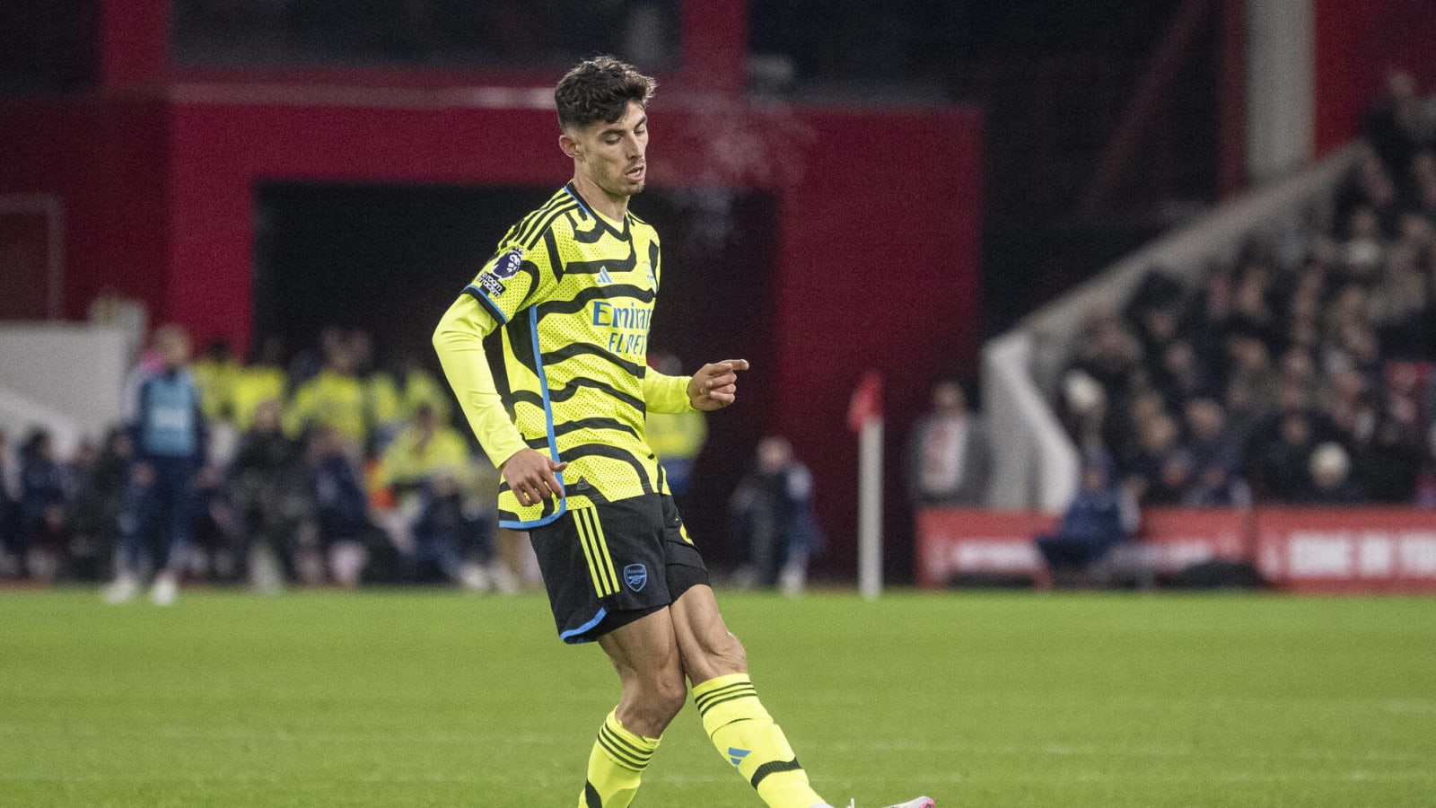 Arsenal considering cashing in on versatile first-team star