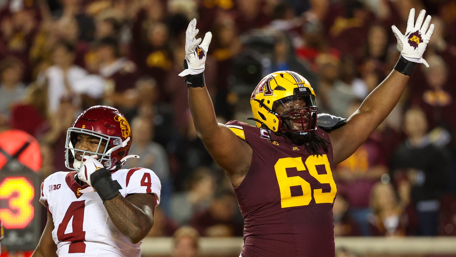 Minnesota OT Aireontae Ersery Scheduled For Nine ’30’ Visits
