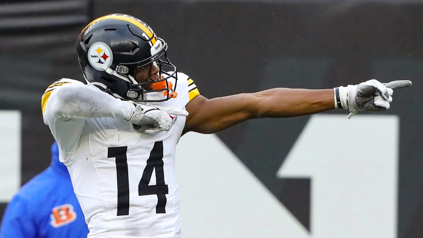 Steelers WR George Pickens Gets Surprising Praise From Raiders Superstar Davante Adams For Viral Catch In 2022