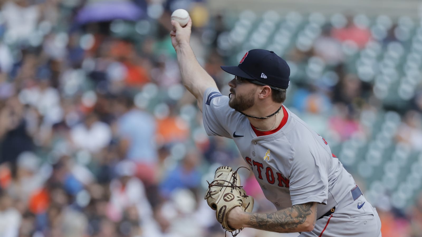 Pirates to acquire right-hander from Red Sox
