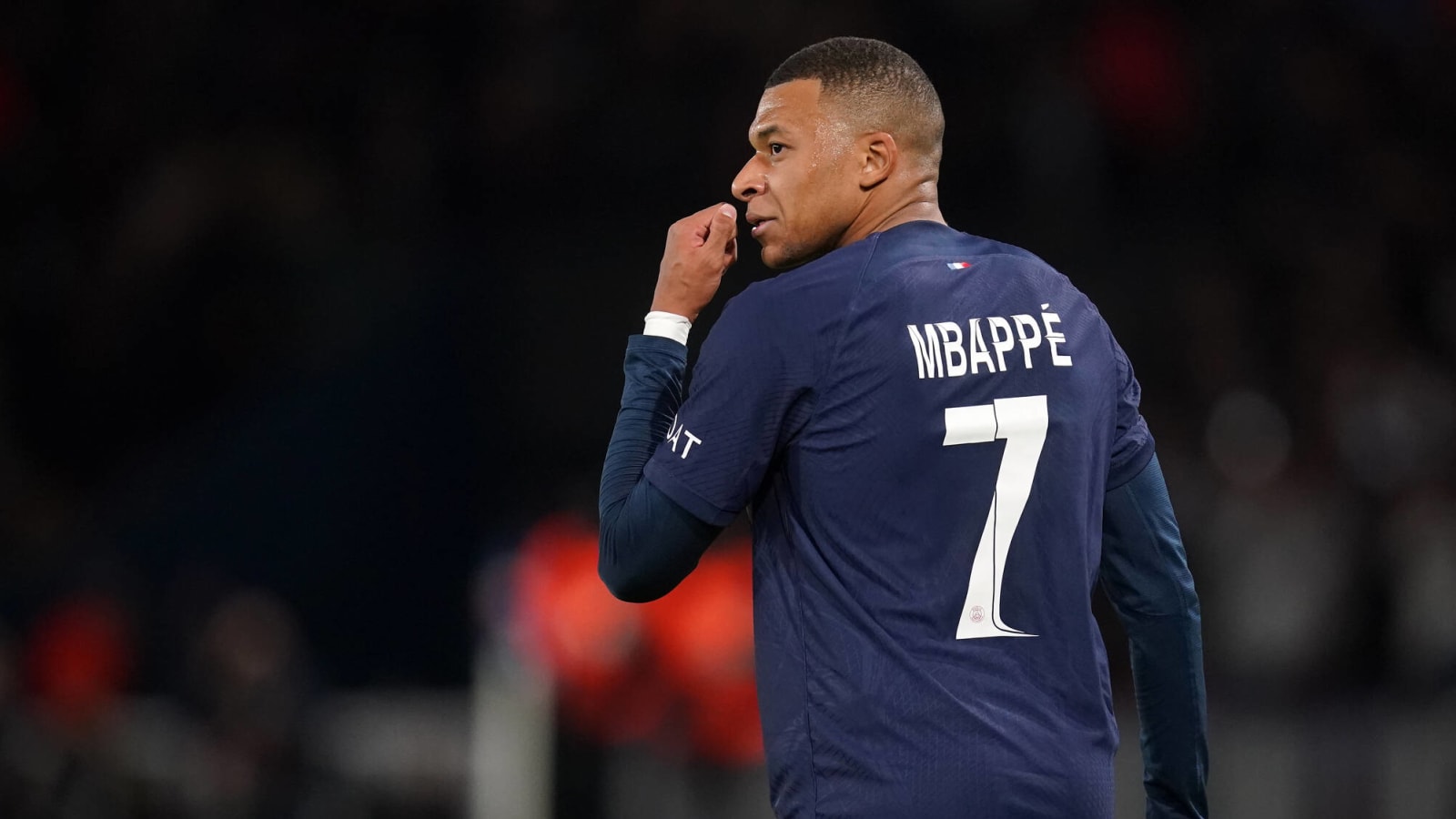 French reports: Kylian Mbappe informs PSG he is leaving at end of season