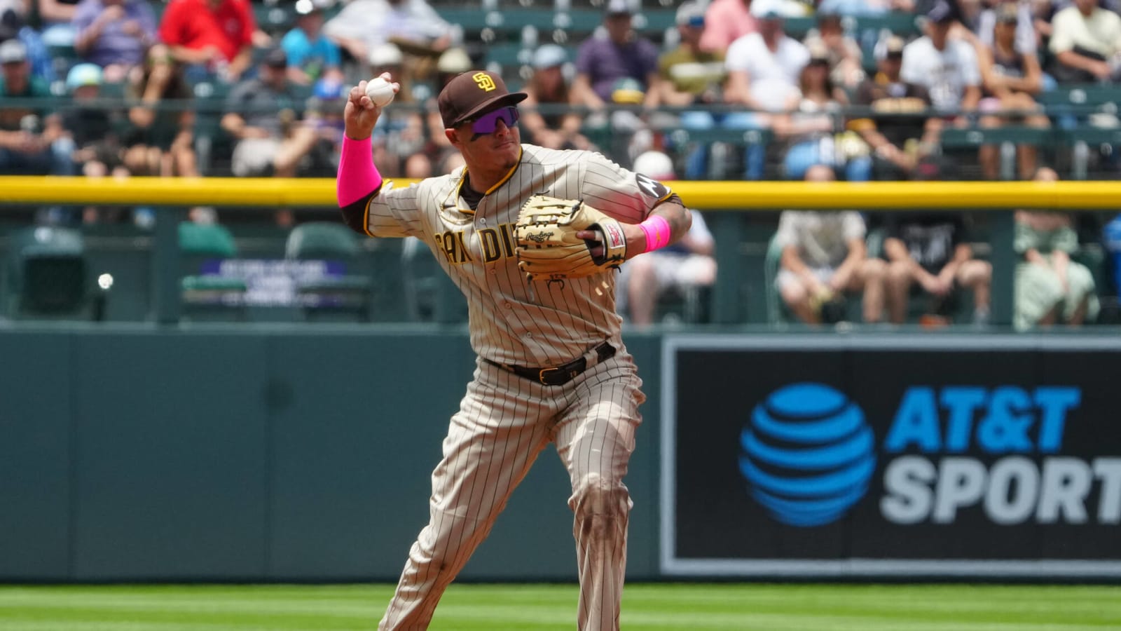 Watch: Padres star makes incredible catch to help preserve lead