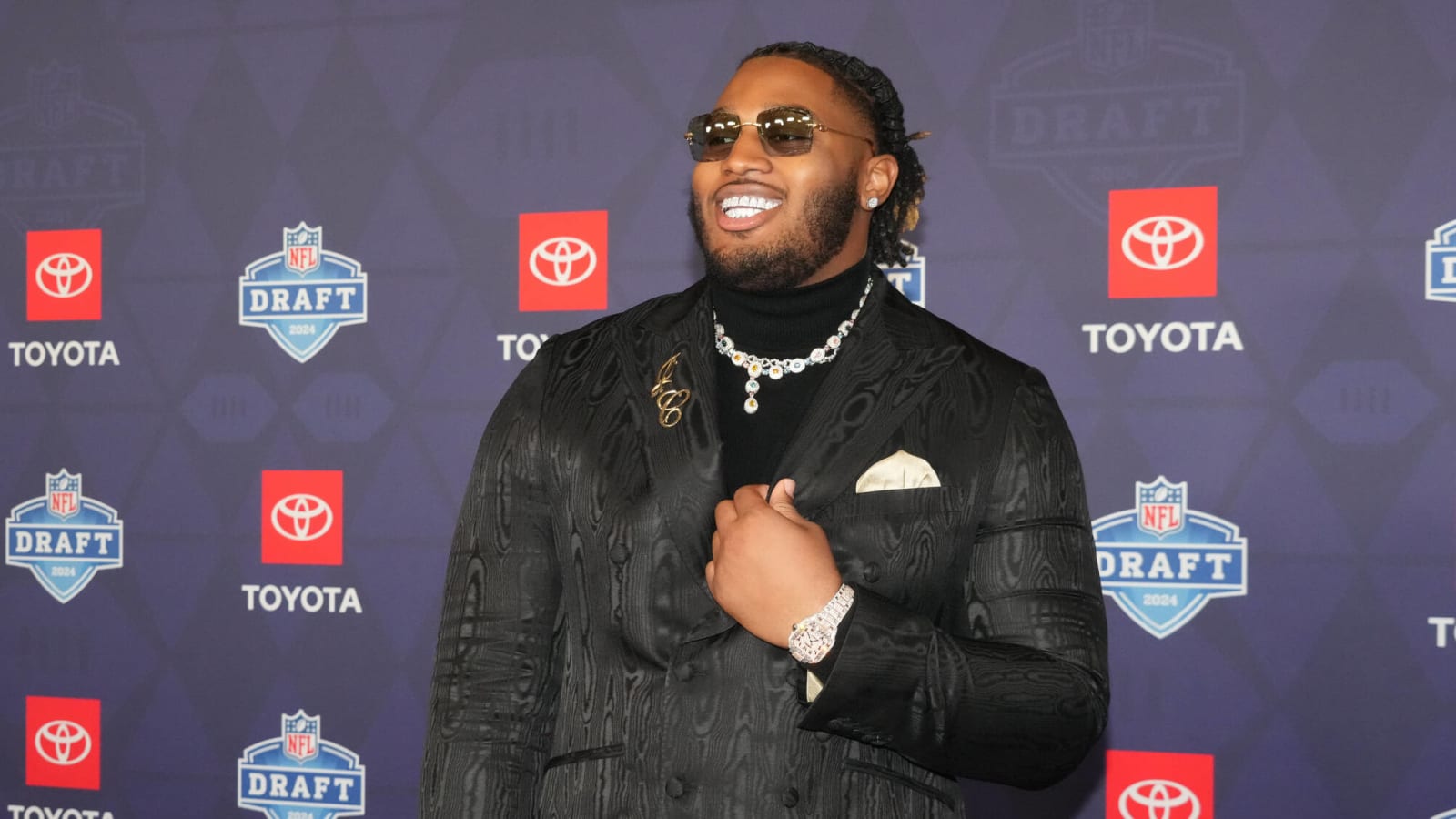  Former Alabama OT JC Latham headed to AFC South division as No. 7 pick in NFL Draft