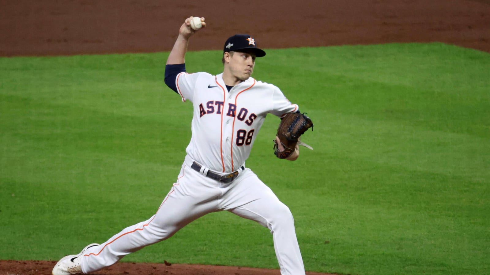 Are the Astros trying to reunite with this free agent right-hander?