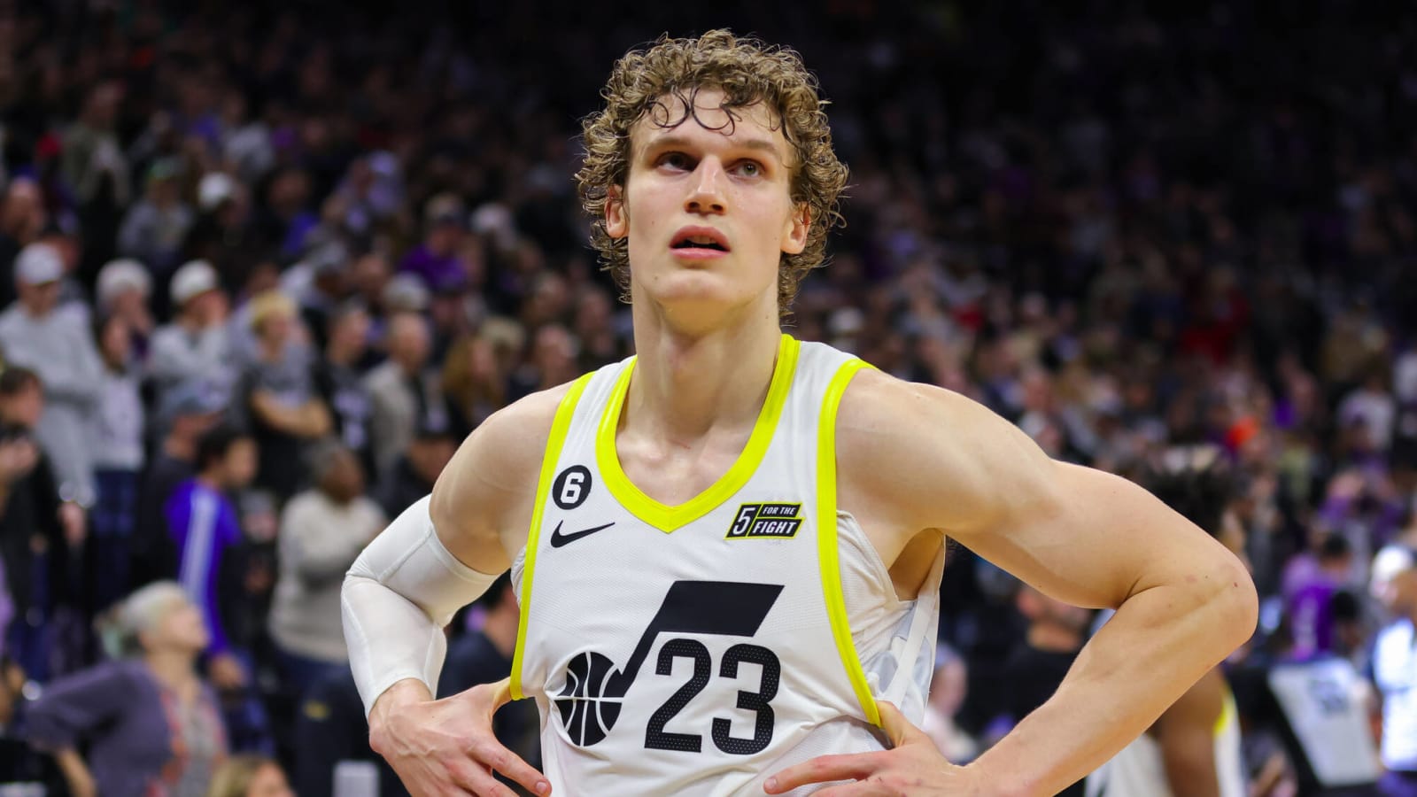 Watch: Lauri Markkanen almost hits a miracle game-winner