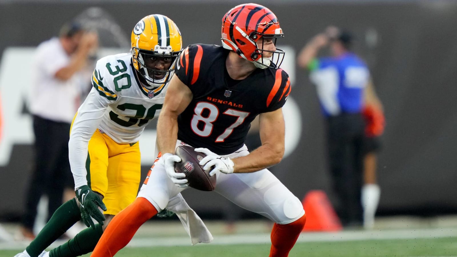 Bengals Sign TE Tanner Hudson To Active Roster, Add LB Clay Johnston To PS