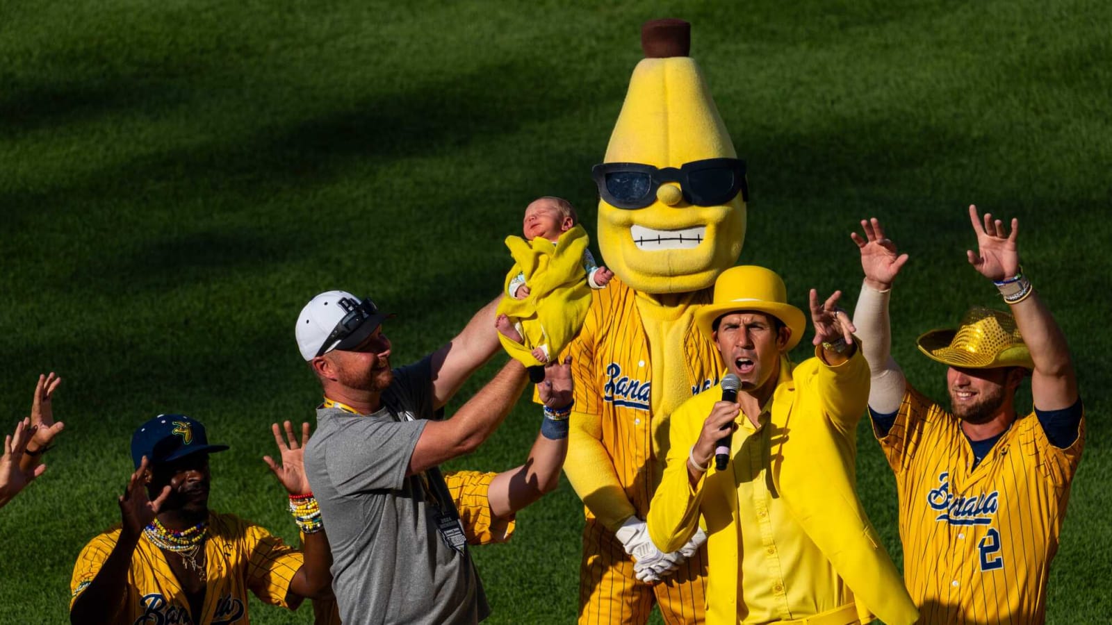 The Savannah Bananas pay tribute to Bills Mafia in epic way during show at Sahlen Field | Yardbarker