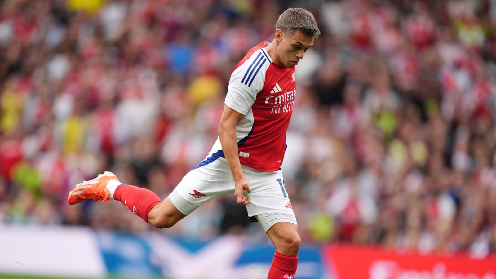 'I feel for him' – Former official passes judgement on Trossard after Arsenal man saw red