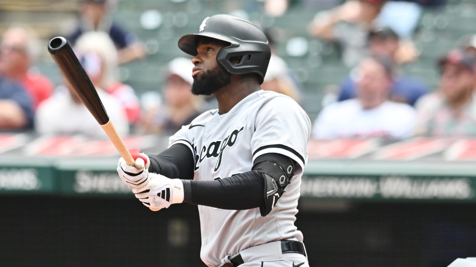 Watch: White Sox's Luis Robert Jr. hits pitch out of the ballpark vs. Yankees