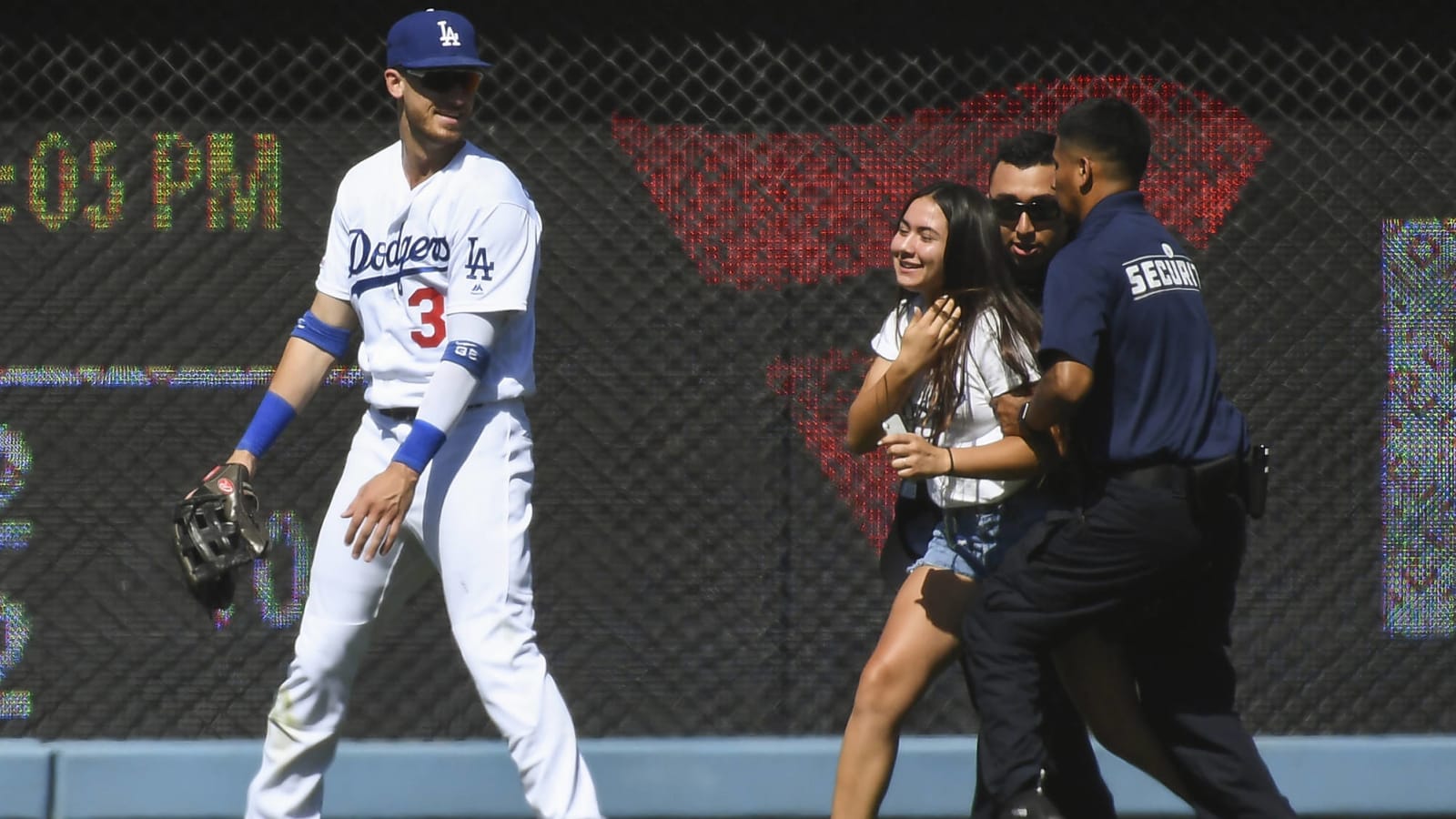 Girl arrested for Cody Bellinger hug calls it ‘best day ever’