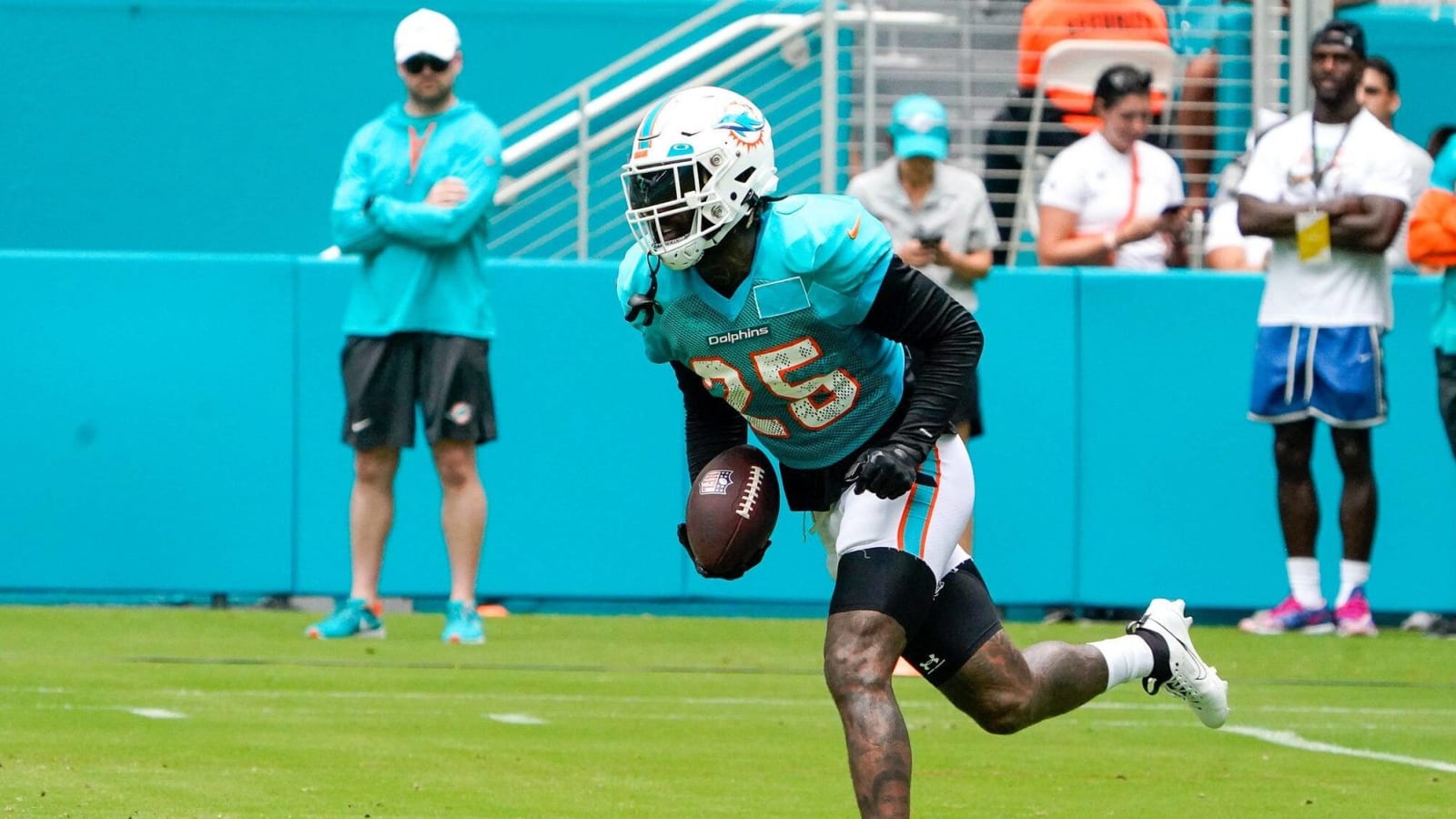 Steelers Urged to Sign Ex-Dolphins CB Xavien Howard