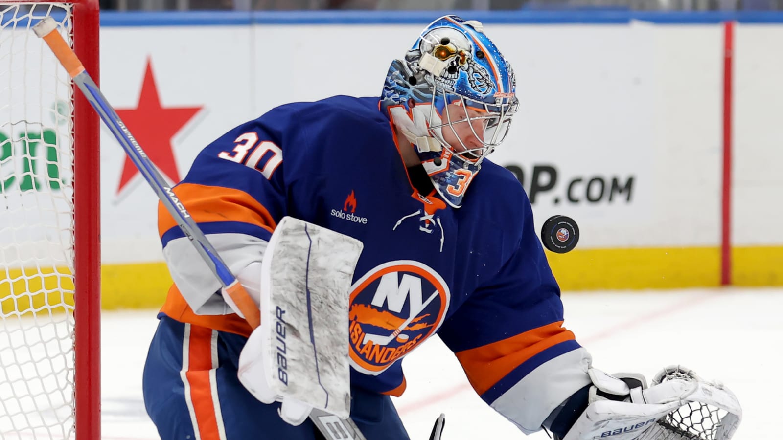 Islanders Stay Hot; Beat Flyers 3-1
