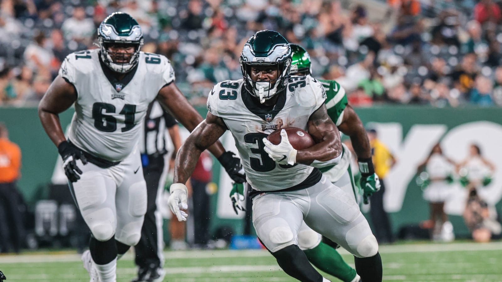 Former Eagles RB Signs With WWE
