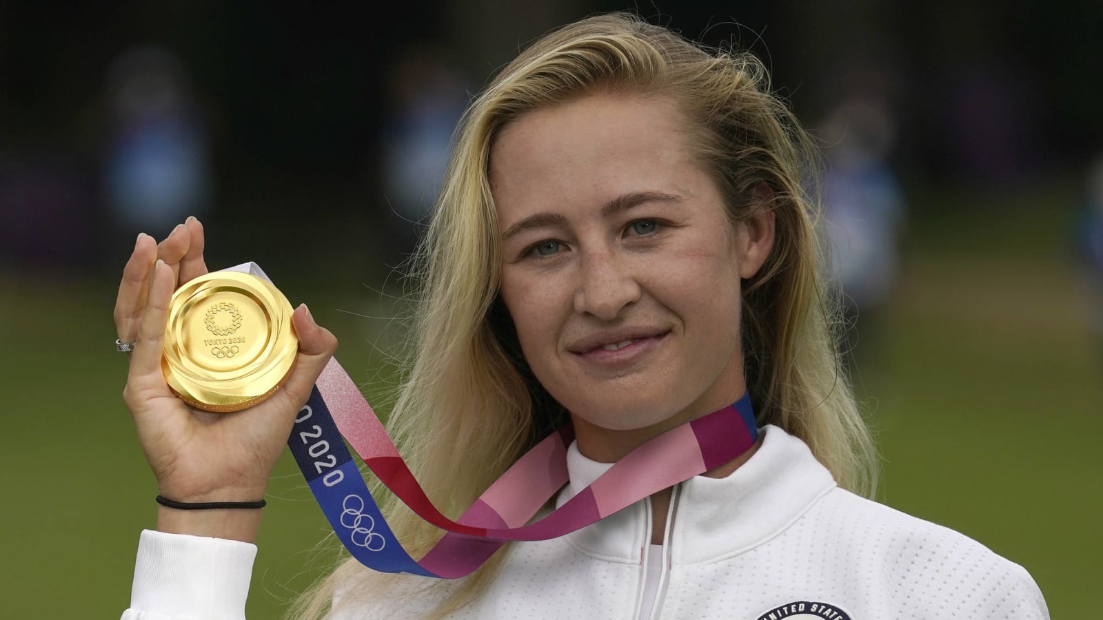 Xander Schauffele congratulates Nelly Korda on gold medal