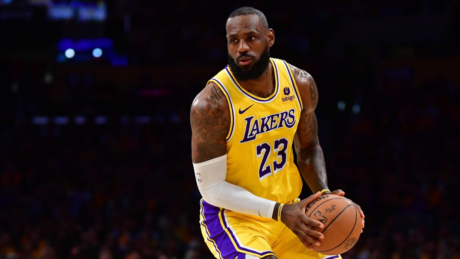 Lakers’ LeBron James Reportedly Undecided on Player Option