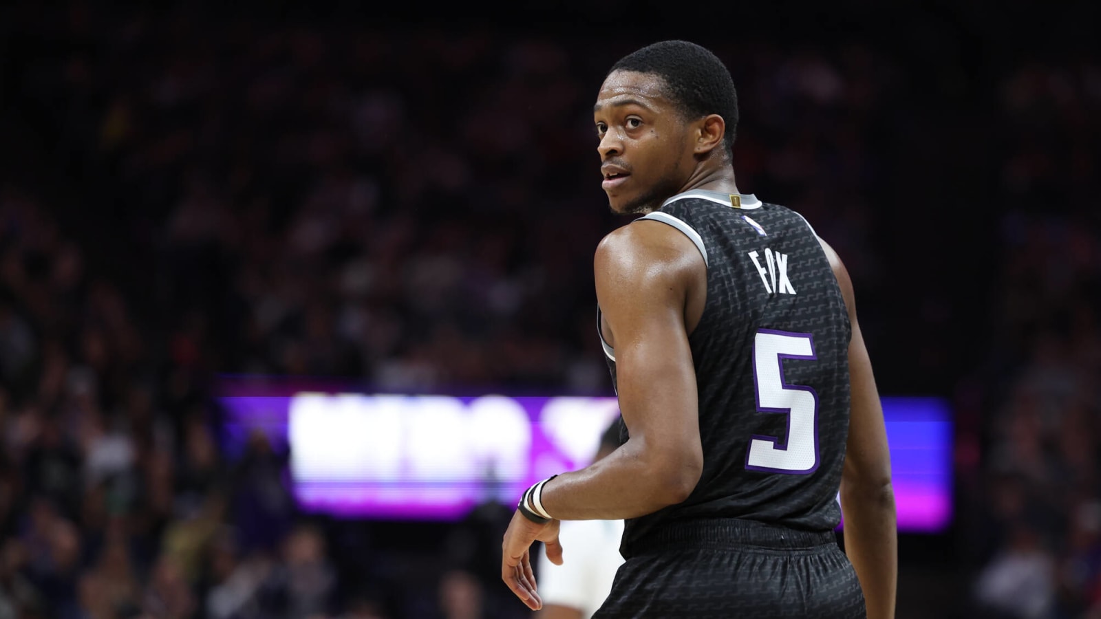 Watch: De'Aaron Fox shoots down the Bulls