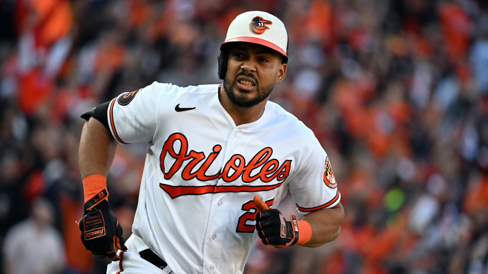 Orioles avoid arbitration with Anthony Santander