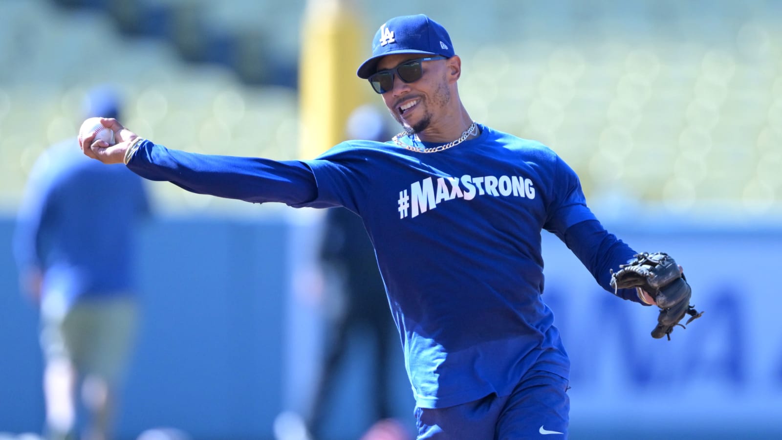 Dodgers activate Betts, designate Rosario for assignment