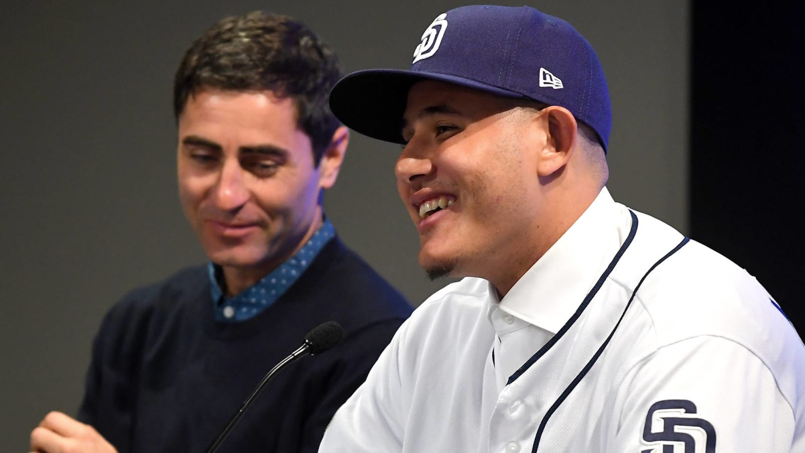 Padres support GM by giving players ‘In Preller We Trust’ shirts