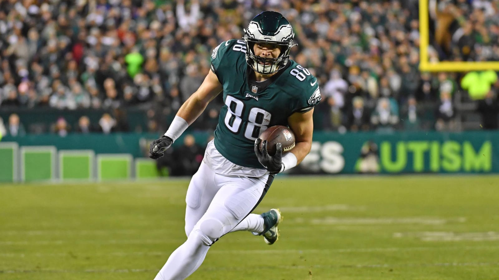 Eagles TE Dallas Goedert looks to help self against Vikings