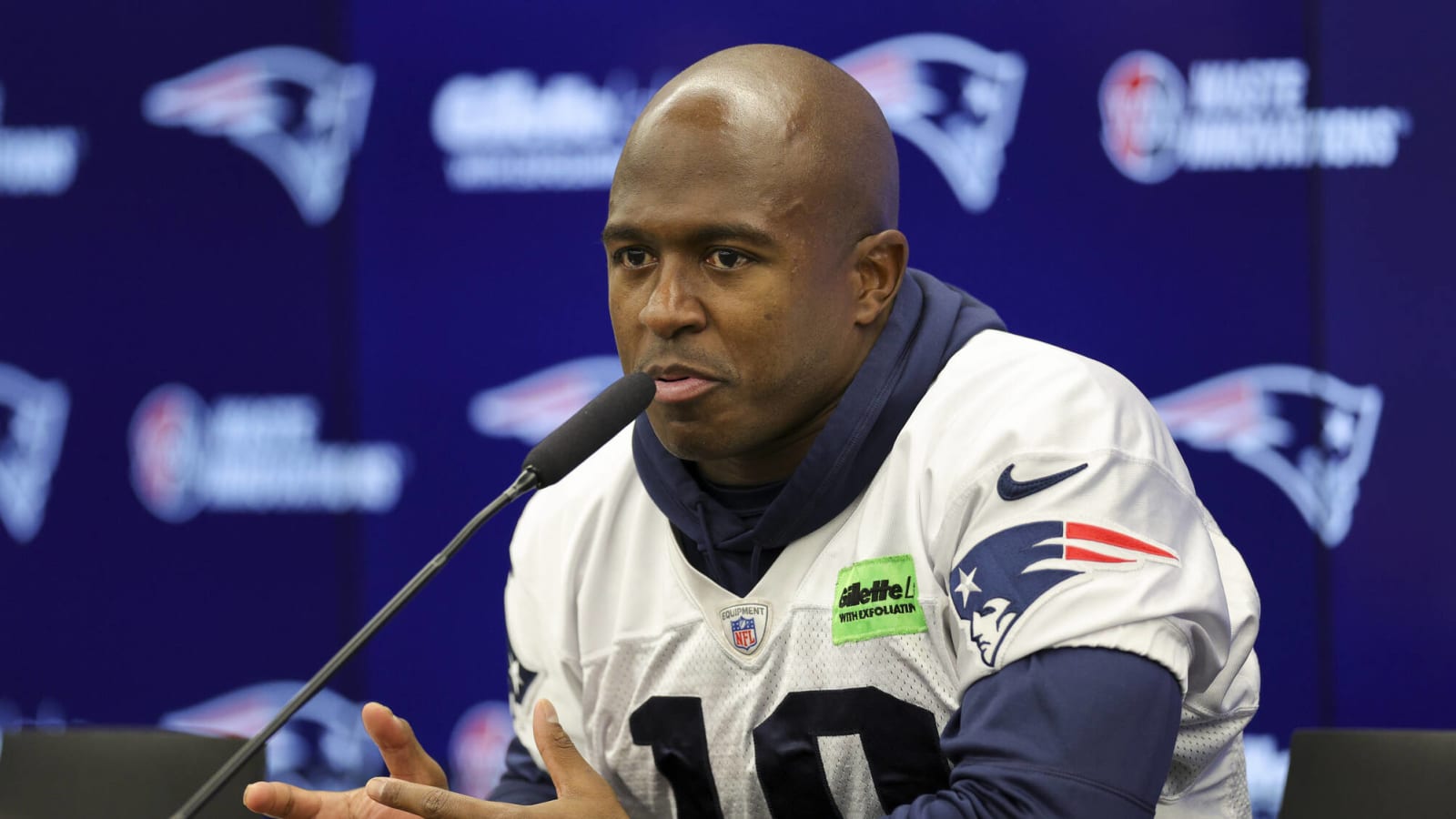 Patriots Honoring Slater With ‘Captain 18’ Pre-Game Hoodies vs. Jets