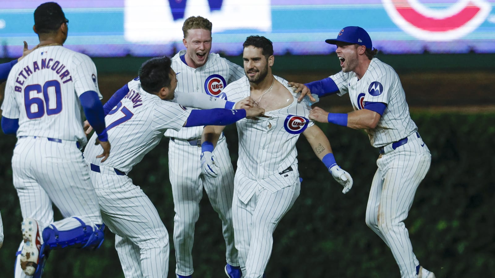 Cubs come back in the 9th inning to beat the Cardinals in style