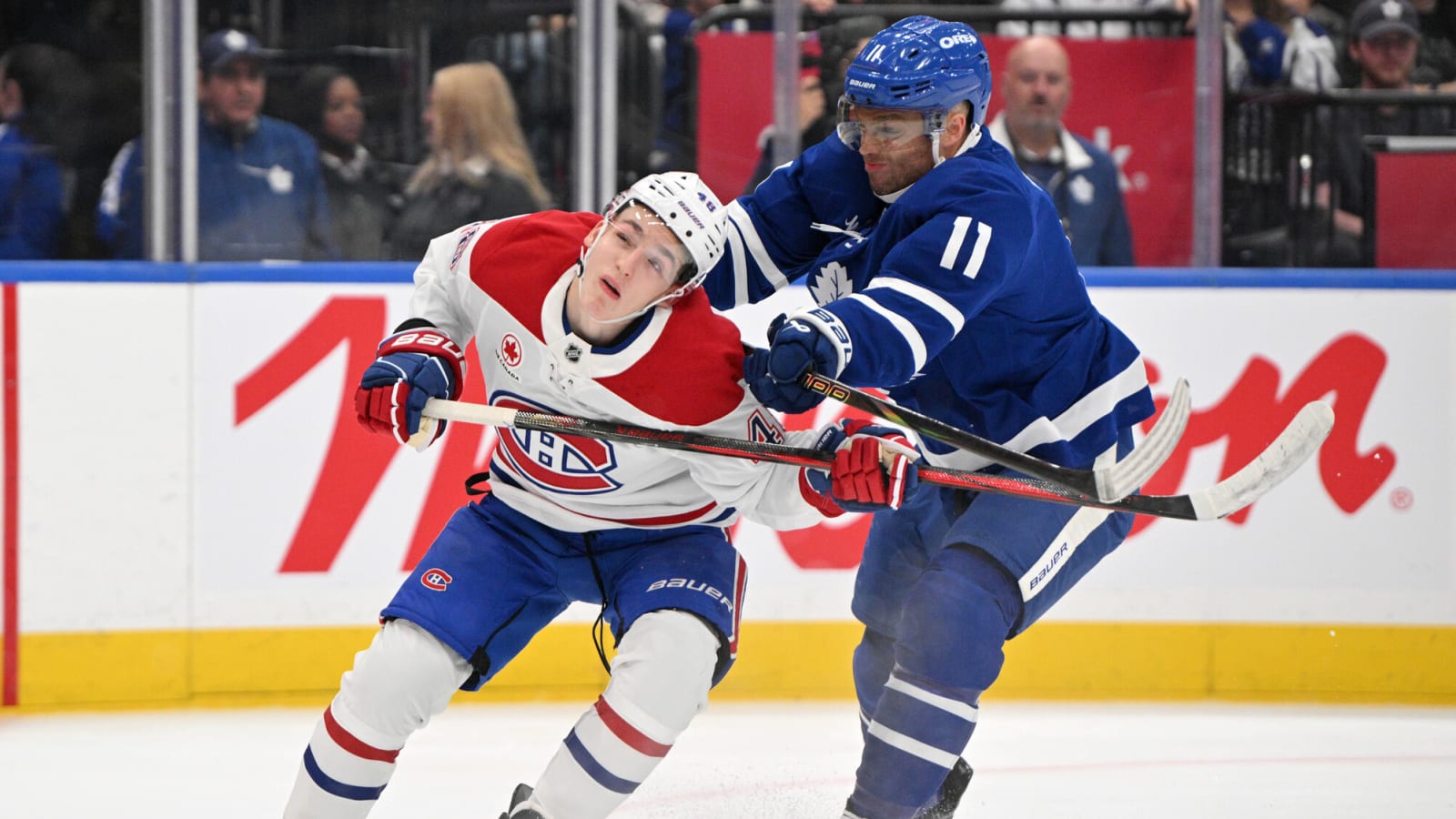 Max Domi makes a stupid and unnecessary gesture towards Lane Hutson