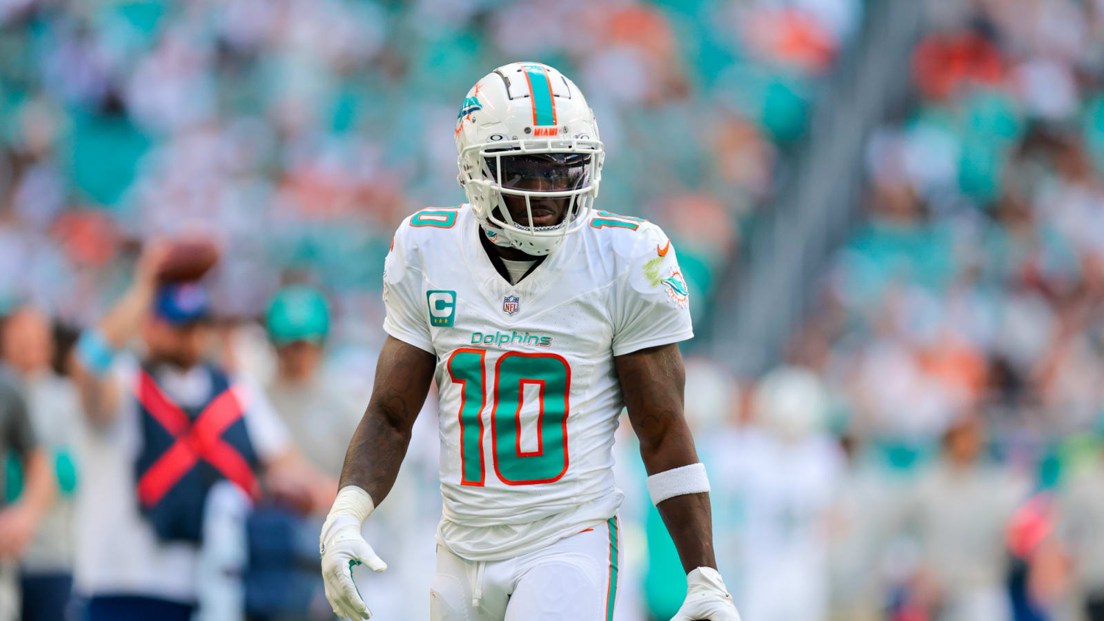 Tyreek Hill sends Dolphins fans into frenzy with cryptic social media posts