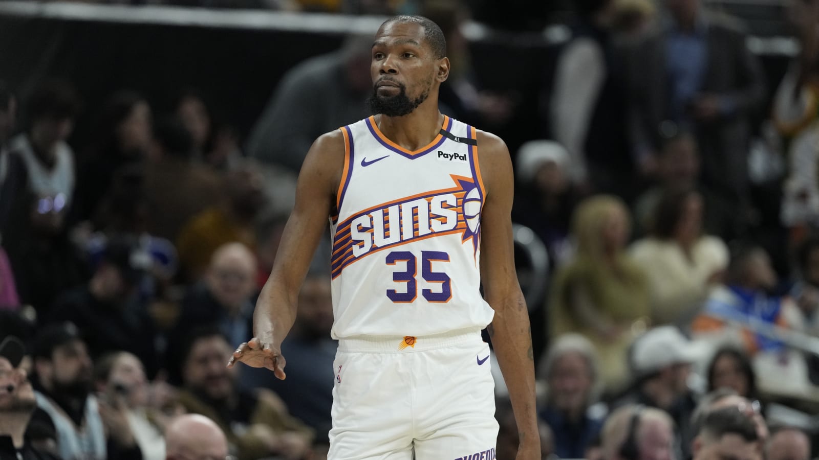 Kevin Durant gets heated with Chris Paul during game