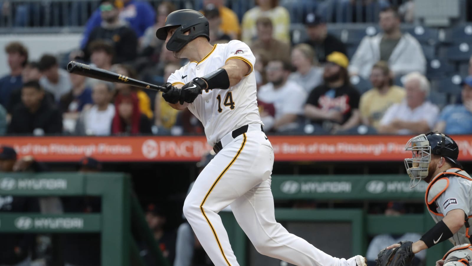 Pittsburgh Pirates Catcher Suffers Shocking Injury During Practice