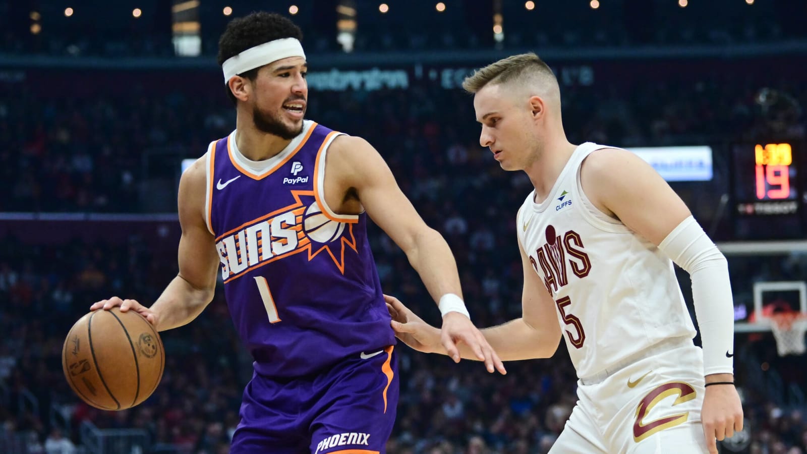 Suns Squeeze Past Cavs as Stars Shine