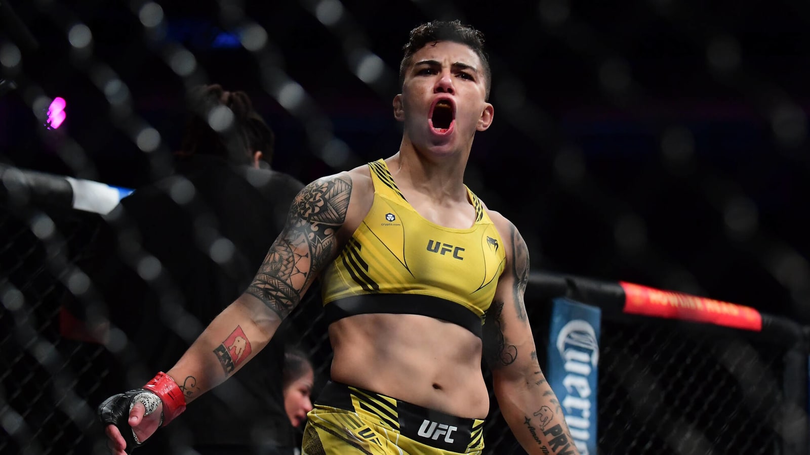 Jessica Andrade steps in to face Tatiana Suarez at UFC Nashville