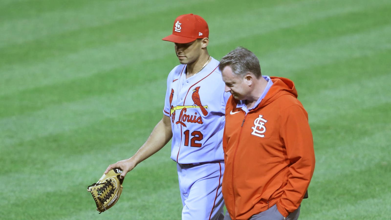 Jordan Hicks leaves game due to right arm tightness