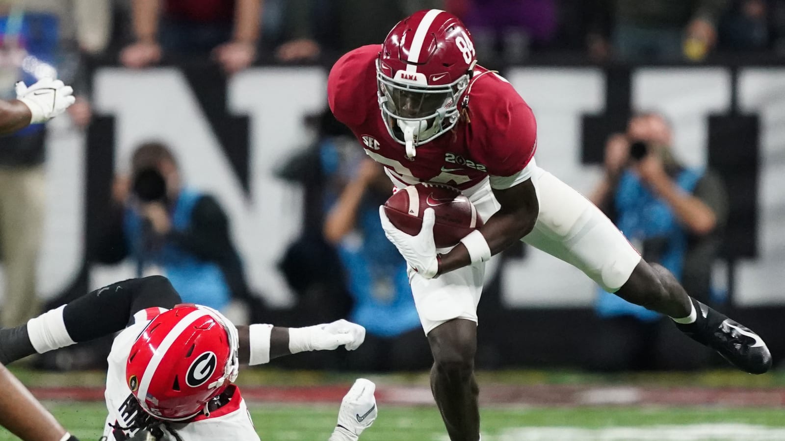 Former Alabama WR Agiye Hall announces commitment out of transfer portal